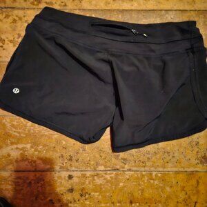 Lululemon size 8 hotty hot shorts